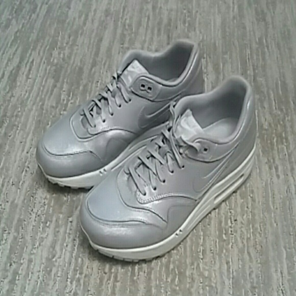 Nike Air Max 1 cut out premium wolf grey 8.5 - Picture 1 of 1